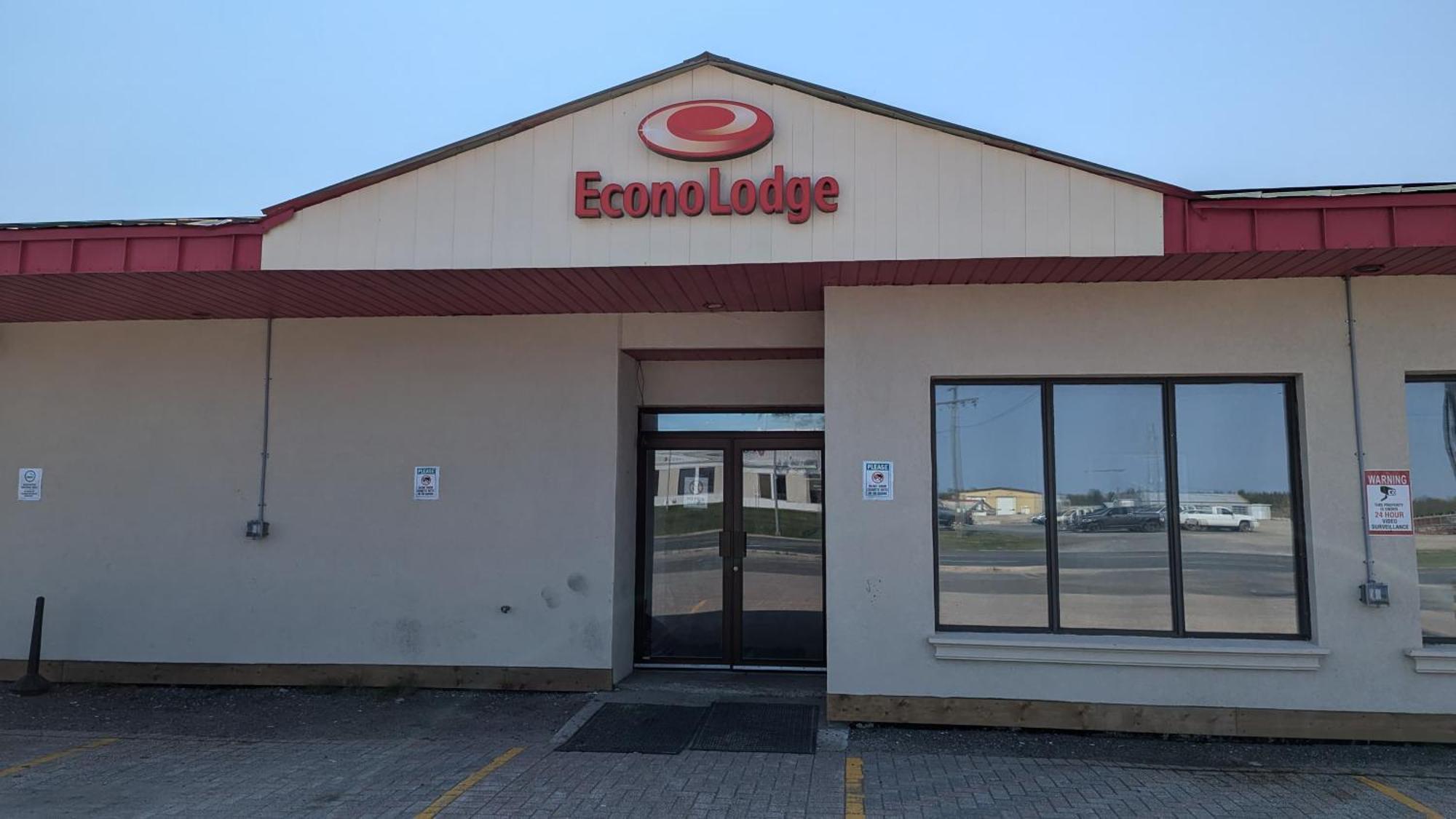 Econo Lodge Cochrane Exterior photo